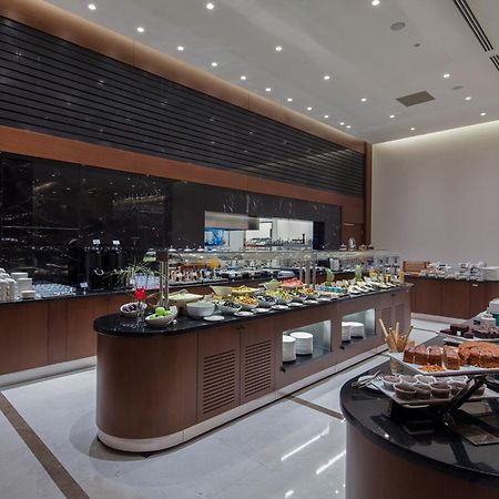 Отель Doubletree By Hilton Istanbul Umraniye Экстерьер фото The lounge at the airport