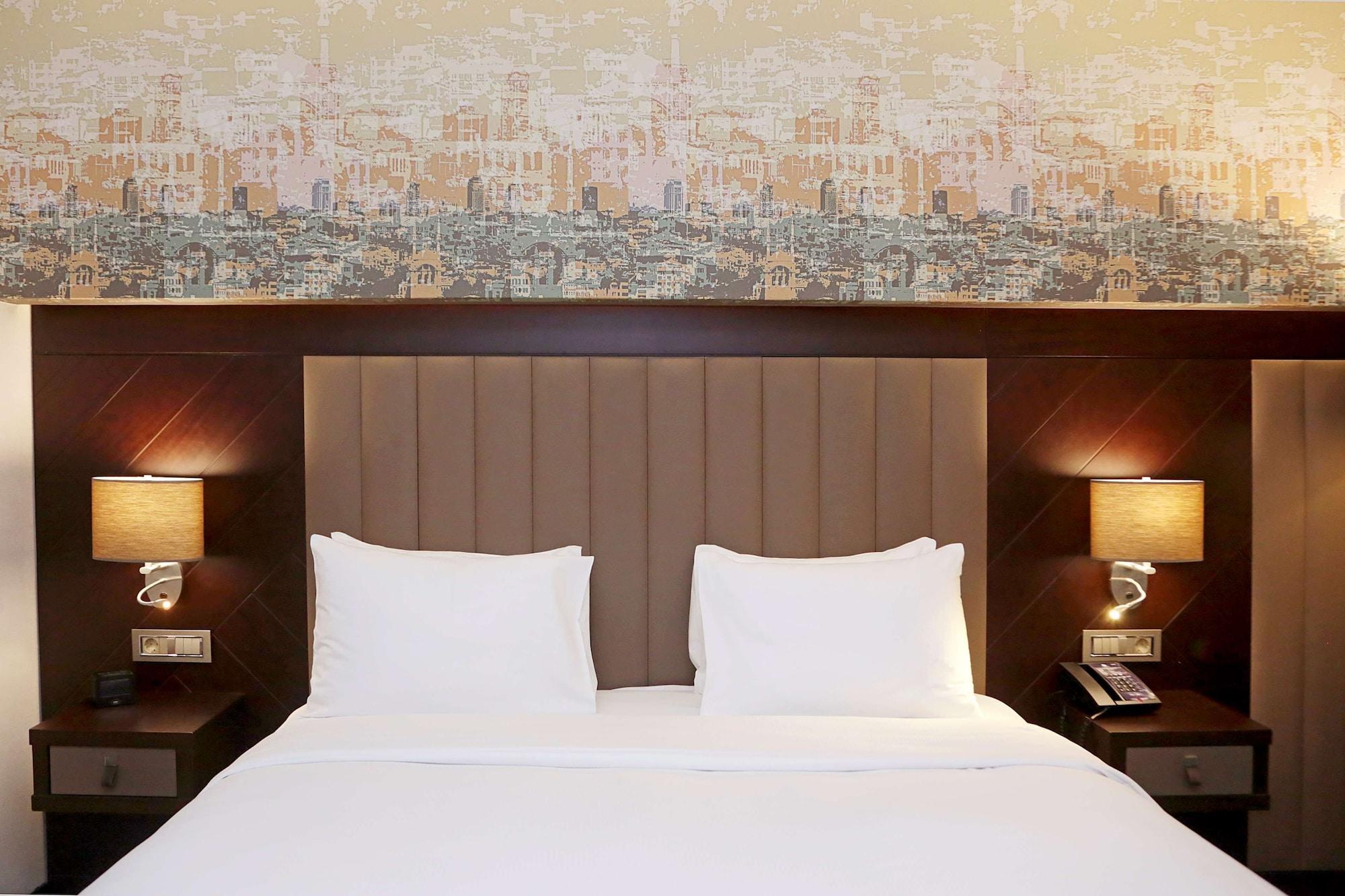 Отель Doubletree By Hilton Istanbul Umraniye Экстерьер фото A bedroom at the hotel
