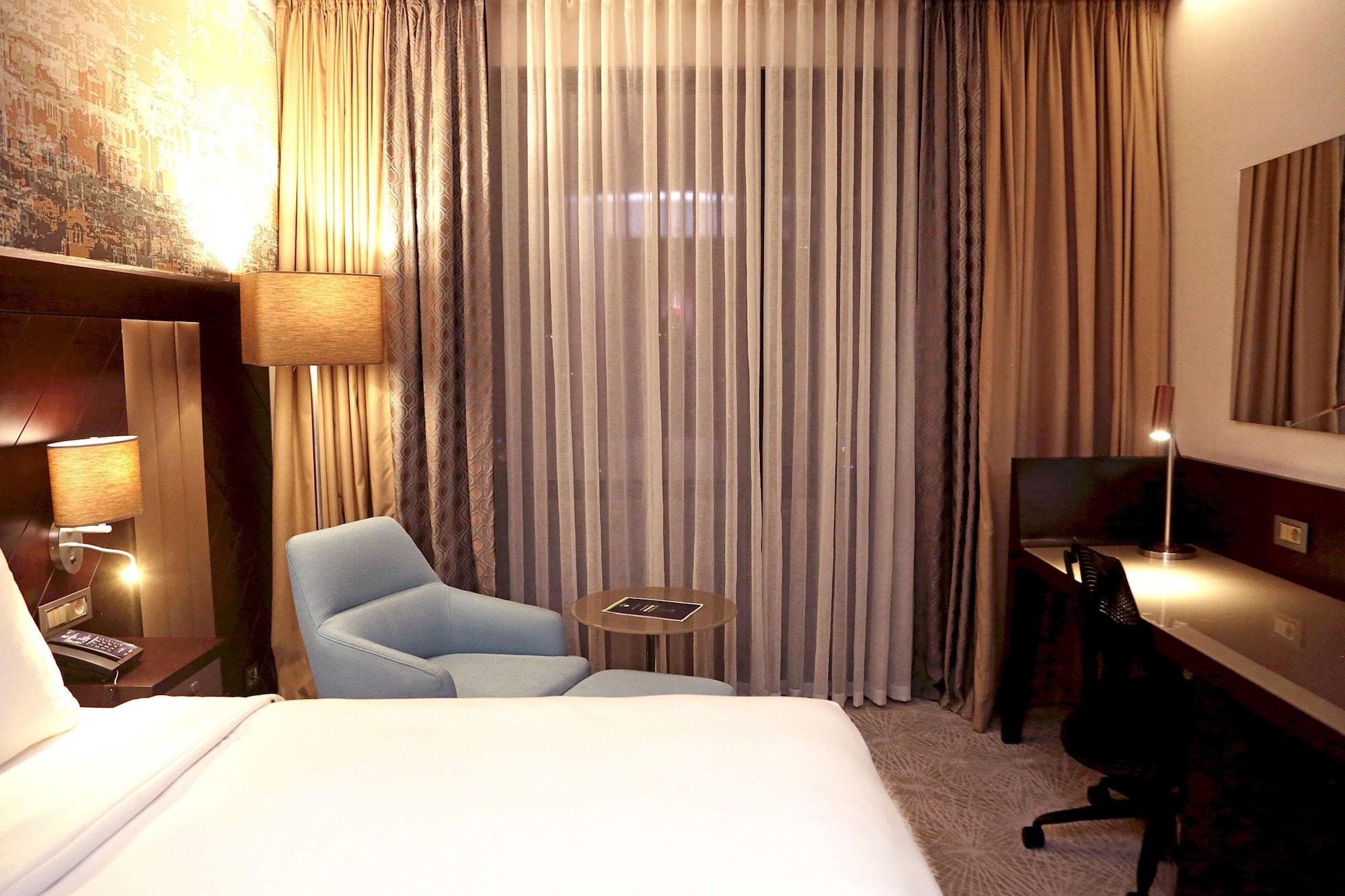 Отель Doubletree By Hilton Istanbul Umraniye Экстерьер фото A room at the hotel